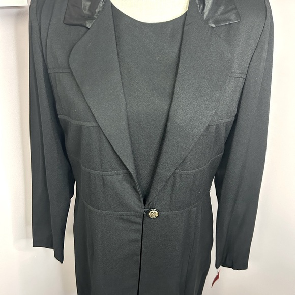 Women’s long sleeve size 8 black one piece dress. Jacket look-but all attached. - Picture 4 of 11